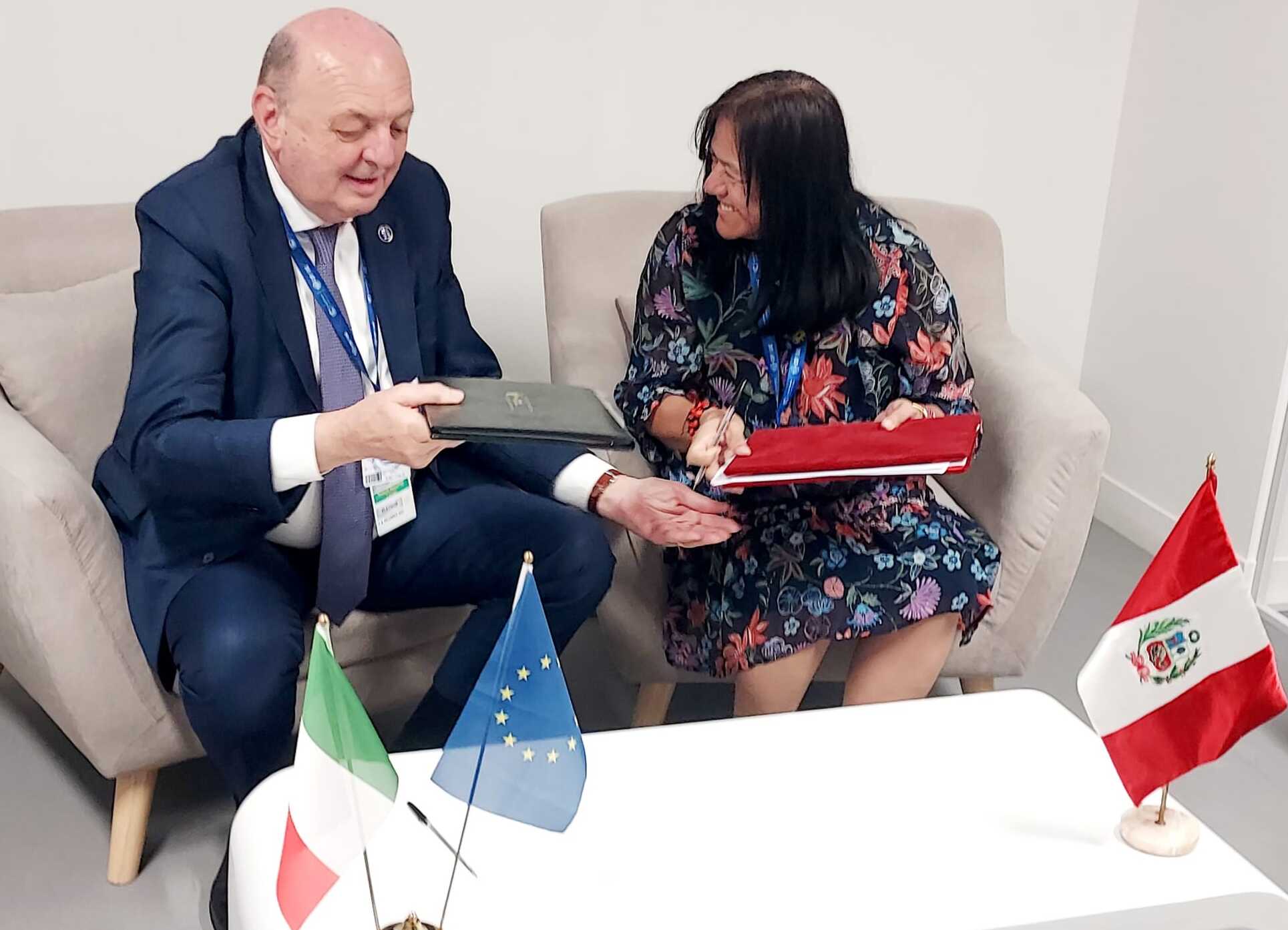 Cooperazione, firmato a Dubai il nuovo accordo Italia - Perù